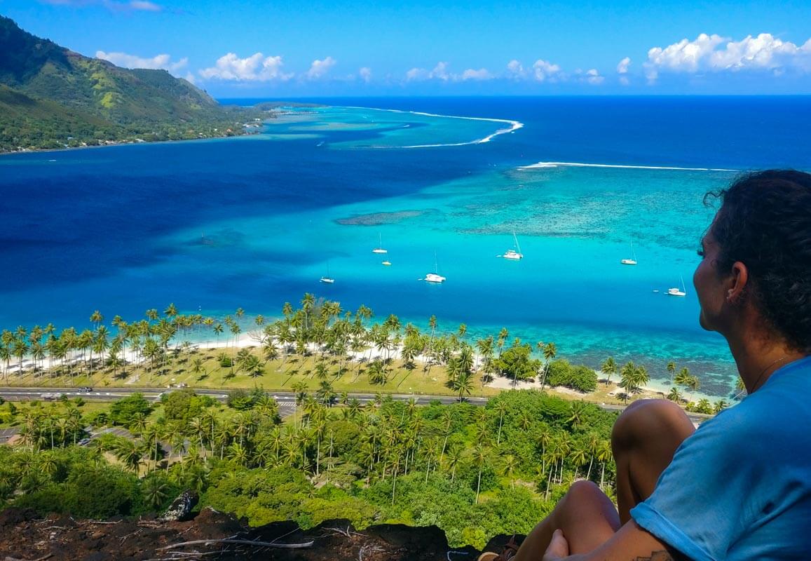 Vue plongeante sur la baie d&rsquo;Opunohu