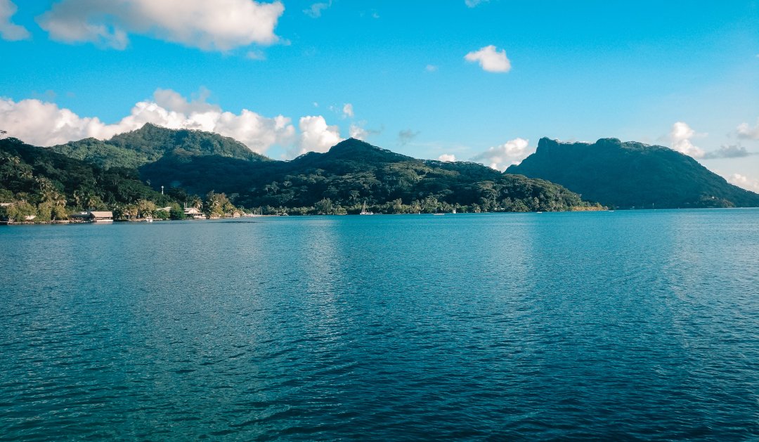 Les montagnes de Huahine